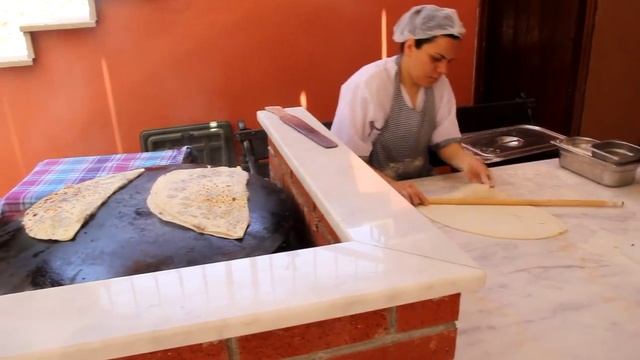 Приготовление лепешек гёзлеме. Утопия 5* (Турция) смотреть онлайн