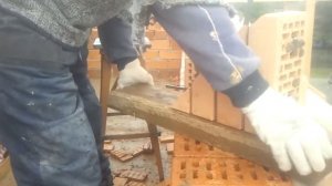 Уголок для карниза из пустотелого кирпича.