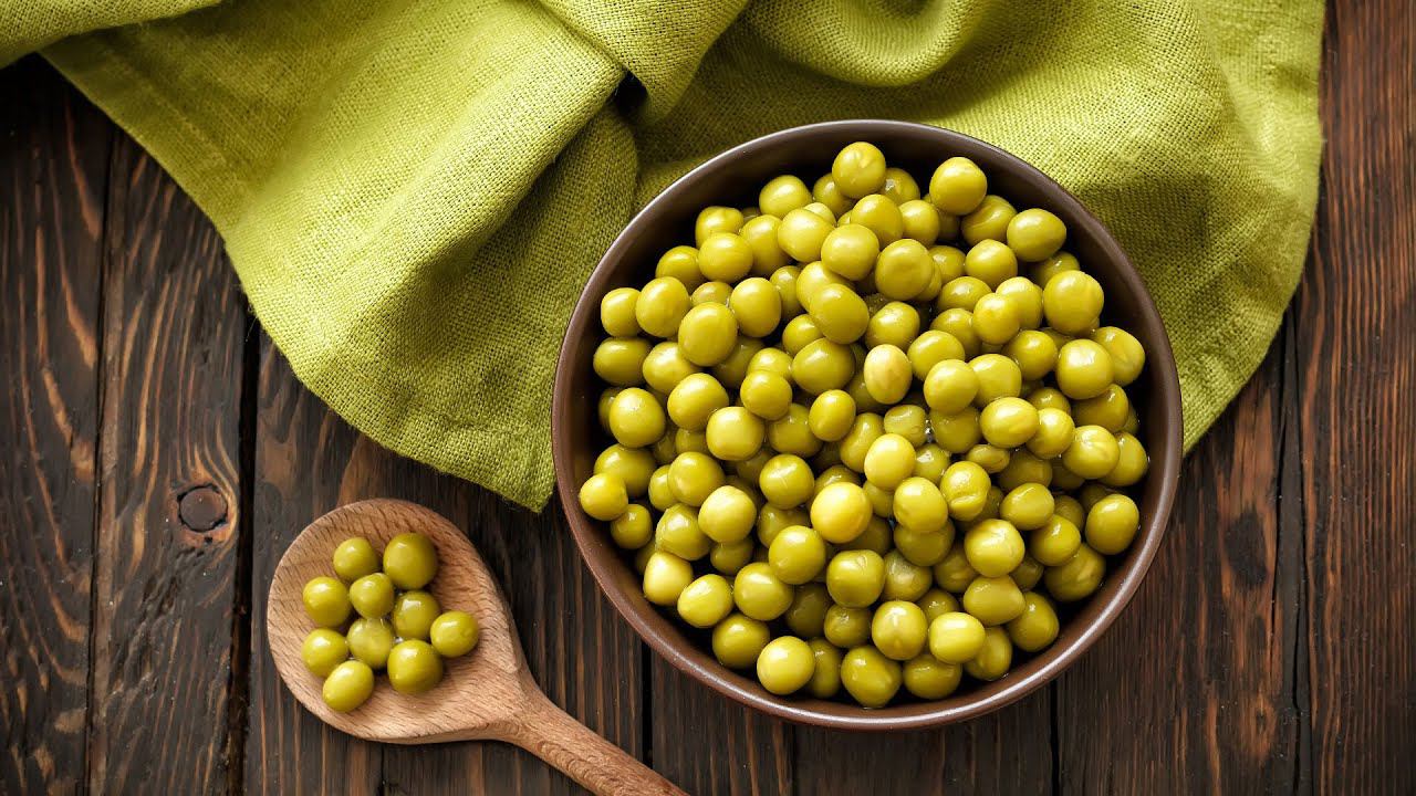 Как делают консервированный зеленый горошек