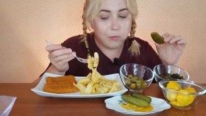 СУП ХОЛОДНЫЙ СВЕКОЛЬНИК РЫБНЫЕ ПАЛОЧКИ МУКБАНГ АСМР | COLD BEETROOT SOUP FISH STICKS MUKBANG ASMR 먹