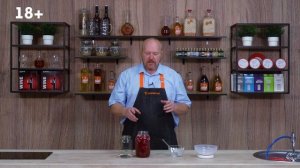 Ратафия из красной смородины. Приятная сладость, незаметная крепость.