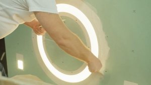 Мастер-класс по монтажу профильных гипсовых светильников ARATTA