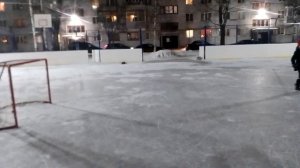 хоккей  во дворе ))