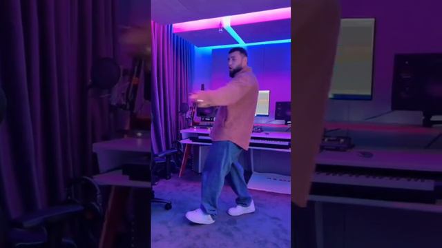 Idris leos & navai Москва тебя испортила трек в сети смотреть онлайн