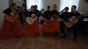 Ансамбль гитаристов "Талисман". В.Ерзунов "У камина". Неизвестный автор "Кубинский танец". Дунаева