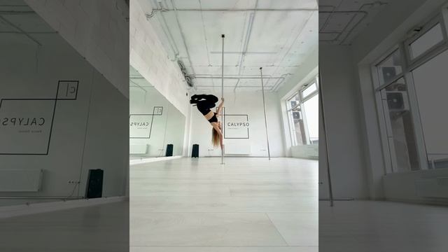 Занятия по Exotic Pole Dance это уверенность в себе и невероятная прокачка всех групп мышц