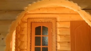 Красивый рубленый дом канадская рубка