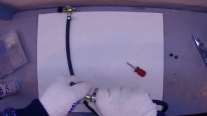 Заправка портативных газовых баллонов пропан-бутаном.