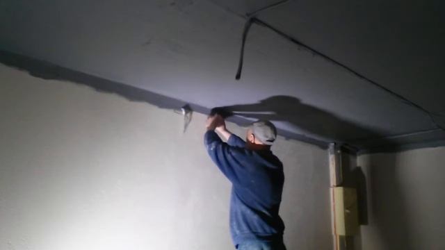 Делаем потолок визуально ровным. смотреть онлайн