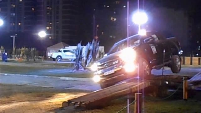 Salón Internacional del Automovil - Pista Off Road смотреть онлайн