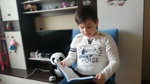 Дети читают сказки