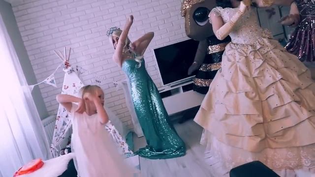 VLOG #3 Праздник для ребенка. Эльза. Холодное сердце. Куклы lol смотреть онлайн