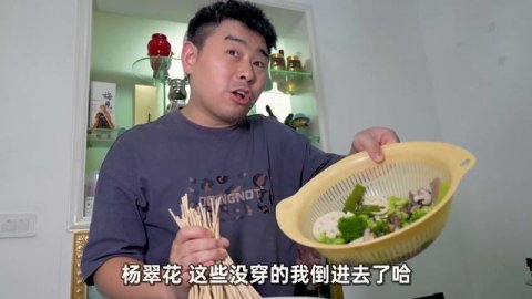 【超小厨】自制米线店乐山钵钵鸡!鸡脚牛肉豆制品裹瞒红油大口嗦肉,馋的停不下来!