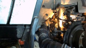 Нива = затяжка гайки рулевой тяги на маятнике