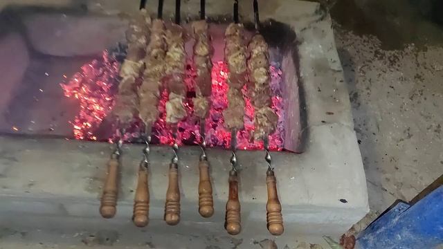 Жарим ШАШЛЫК! Вкусное мясо из свинины! Классный получился ШАШЛЫК из свинины! смотреть онлайн