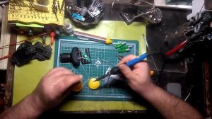 переделываем фонарик на аккумуляторы с зарядкой от телефона