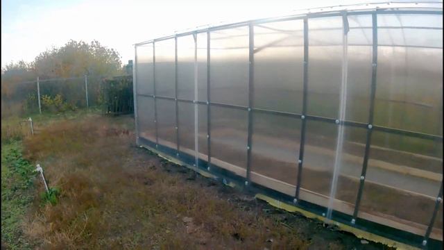 Теплица - Часть 3 делаем грядки и покрываем теплицу поликарбонатом