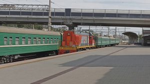 Железнодорожный вокзал "Волгоград-1", приход пассажирских поездов и тепловозов к перрону вокзала