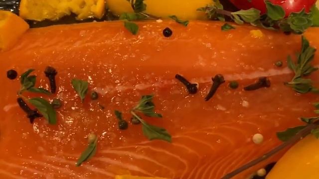 Запечённый лосось с перцами и апельсинами ??#лосось #запеченаярыба #salmon