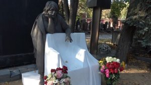 Новый памятник Галине Волчек