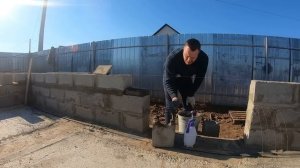 Этот парень в одного построил коробку дома на 120 квадратов за 100 000 рублей