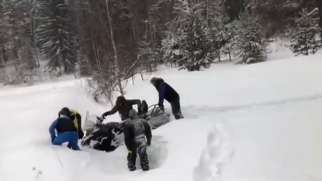 Yamaha MultiPurpose достаём из оврага смотреть онлайн