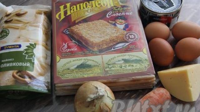 Закусочный торт Наполеон из готовых коржей с консервами