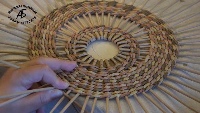 Круглая крышка с наружным бортиком. смотреть онлайн