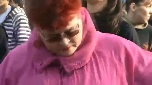 Бабка танцует под трэк еврейчика смотреть онлайн