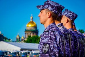 В Санкт-Петербурге росгвардейцы приняли участие в общегородском разводе на службу