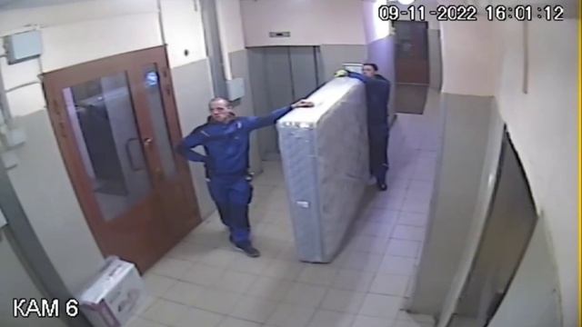 НеПрофессиональная доставка пружинного матраса, который нельзя сгибать, от компании MOON