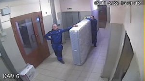 НеПрофессиональная доставка пружинного матраса, который нельзя сгибать, от компании MOON