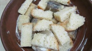 Рыба по-венгерски с хлебом