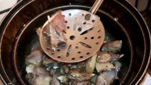 Жареная баранина в тыкве. Не знаете, как объединить мясо с тыквой? Используйте тыкву вместо казана!