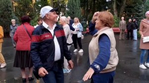 С РОЗОЮ КРАСИВОЮ НЕ ВСЕГДА ЛЮБОВЬ СЧАСТЛИВАЯ!???/СУПЕР ТАНЦЫ В ПАРКЕ ГОРЬКОГО ХАРЬКОВ ОКТЯБРЬ 2021