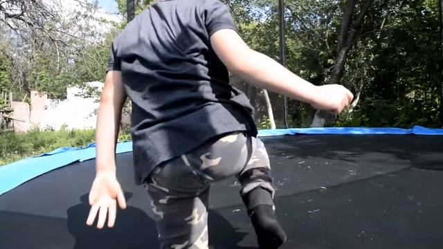 Спортивный батут на даче смотреть онлайн