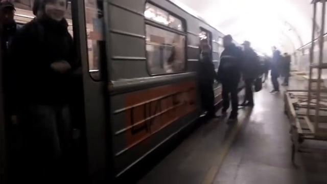 Поезда метро. Киев 27.03.19 смотреть онлайн