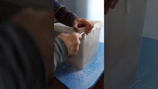 Открываем пластиковый контейнер без ключа