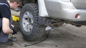 Mitsubishi Montero Sport / Лечим старую, уставшую подвеску / Blackstone
