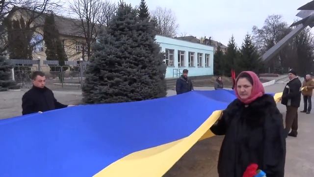 В Василькове развернули 50-ти метровый флаг Украины. смотреть онлайн