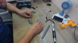 Меняю старый брелок для авто сигнализации на новый  .