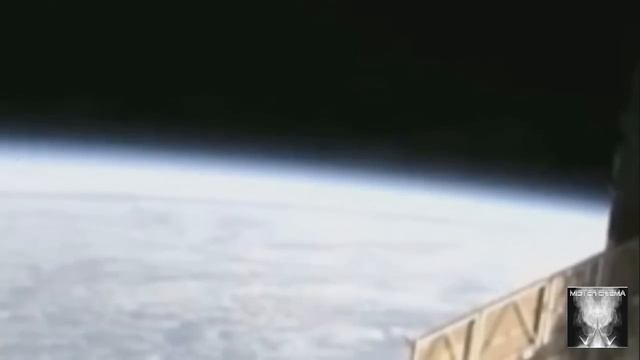 Камеры МКС зафиксировали НЛО смотреть онлайн