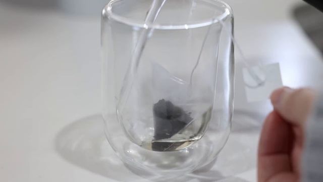 SUB【ダイソー購入品を使う】中身が見える保存容器でお茶を整理収納。洗ってそのまま干せるマスク洗濯ネット、小物収納に便利なケース、カラフルに光るアロマディフューザーなど