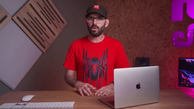 MacBook Pro 13" M2 | המחשב הכי מוזר של אפל
