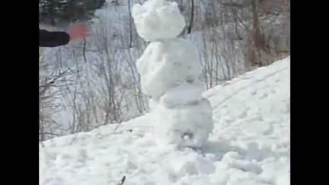 Лыжник и снеговик на трассе)) смотреть онлайн