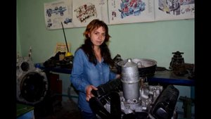 Видео-статья Девушка автослесарь