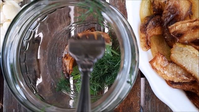 Кабачки жареные в банках - летняя закуска на зиму!С чесноком и укропом/Zucchini frittiert eingelegt смотреть онлайн