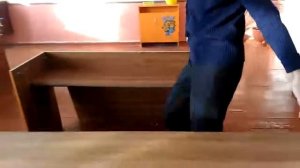 Сломал парту на перемене