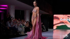 Шоу в купальниках Ema Savahl часть 1