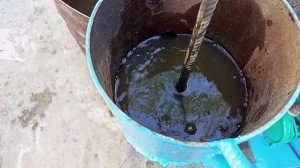 Закачиваем ручной насос без предварительной заливки воды.